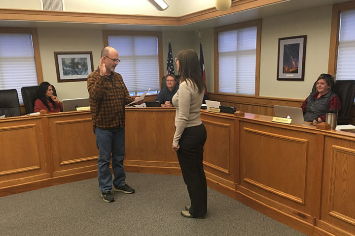 swearing in new council member jeff posey