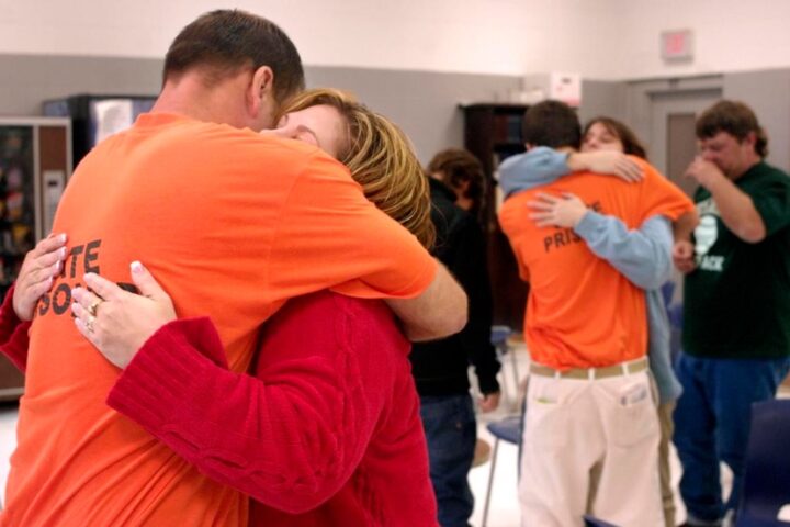 Colorado Legislature Passes Bill to Guarantee Family Visits for Inmates
