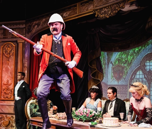 Dan Morrison brings the eccentric D’Ysquith family to life
in 'A Gentleman’s Guide to Love and Murder'. 