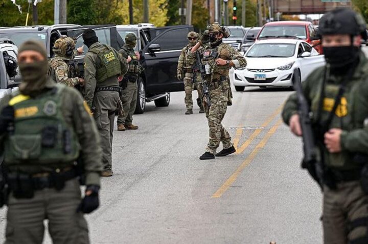 US Supreme Court Temporarily Blocks Deployment of National Guard in Chicago