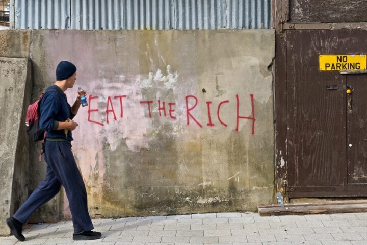 READY, FIRE, AIM: Nous Allons Manger les Riches